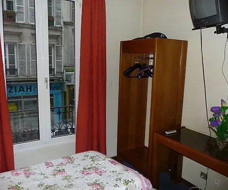 Nouvel 18 2* Párizs